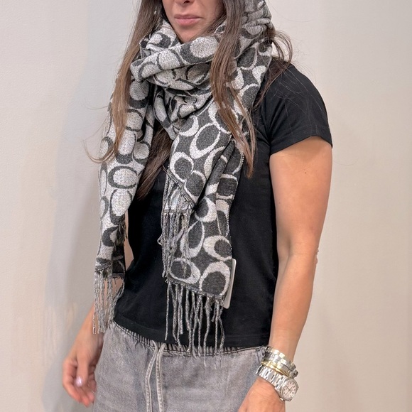 ShopEvelynne Black and Gray Patterned Scarf - Picture 1 of 2